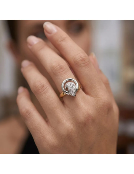 Anillo "Vórtice de Elegancia" en oro bicolor y circonitas.