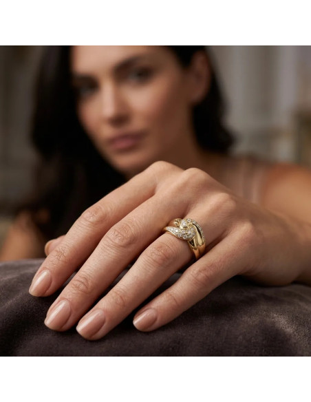 Anillo "Vórtice de Elegancia" en oro bicolor y circonitas.
