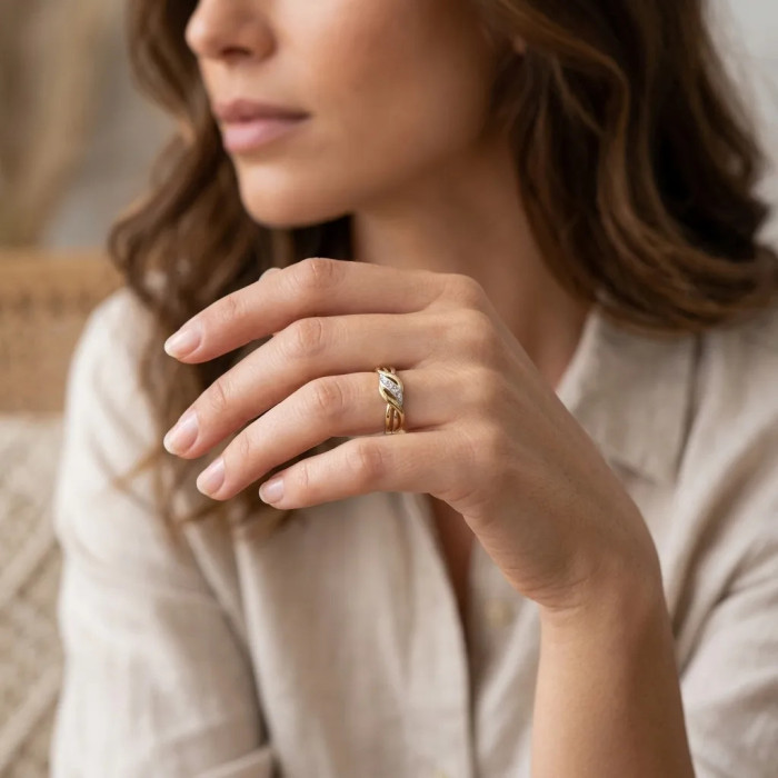 Geschwungener Ring aus 18-karätigem Bicolor-Gold mit Zirkonia 2