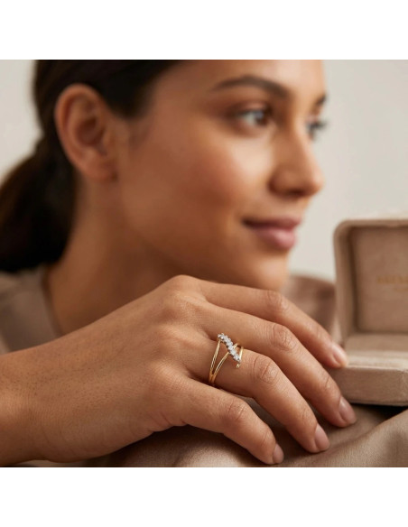 Anillo de cruz bicolor con barra de circonita de 3,5 g