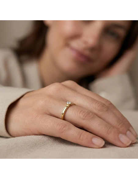 Yellow Gold Solitaire Ring with Side Zirconia 2.3 gr