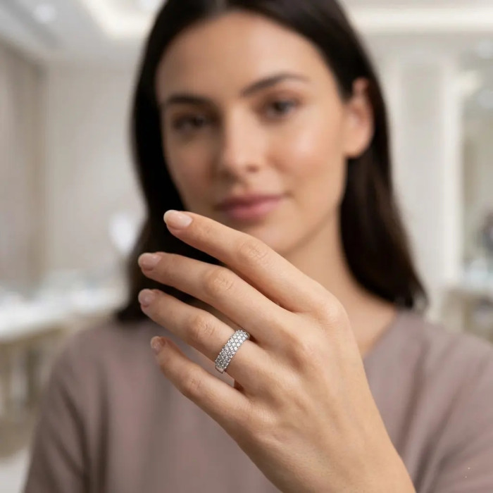 Anillo de banda fina de oro blanco con pavé de circonitas de 1,8 g 2