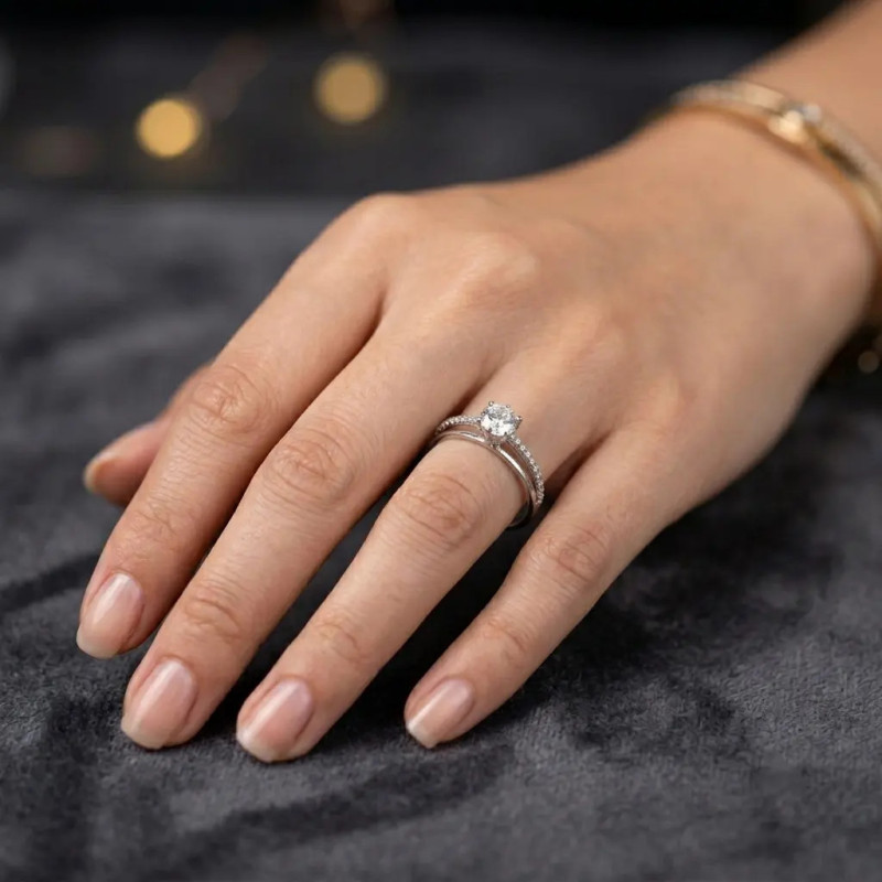 Anello Solitario Oro Bianco con 6 Griffe e Zirconi 2,5 gr