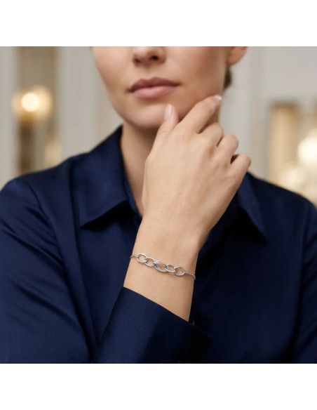 Pulsera de oro blanco de 18 quilates con elemento central ovalado y moleteado de 20 cm.