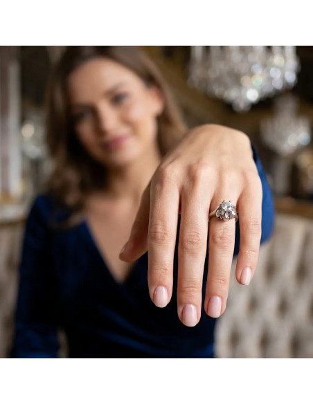 Anillo solitario de oro blanco de 18 quilates con circonita de cuatro garras - 5,5 g