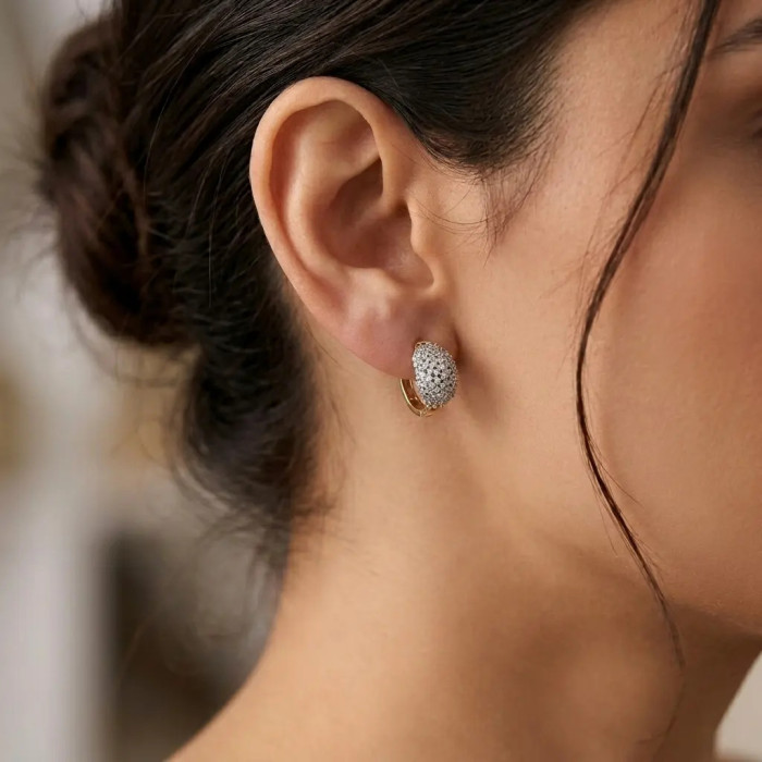 Pendientes de aro abovedados de oro bicolor de 18 quilates con circonitas pavé, 1,5 cm - 4,3 g 2