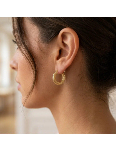 Pendientes de aro retorcidos de oro amarillo de 18 quilates con acabado moleteado, 2 cm - 2,3 g