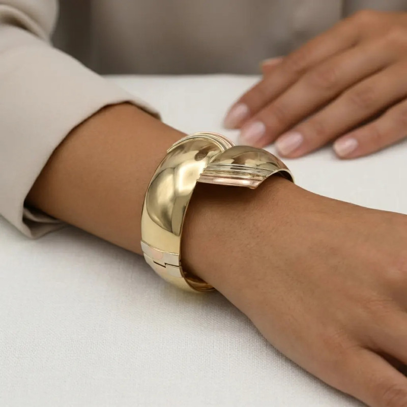 18-karätiges Gelbgold-Armband mit kontrarié-geformter, gewölbter Oberfläche und dreifarbigen Endstücken – 49 g