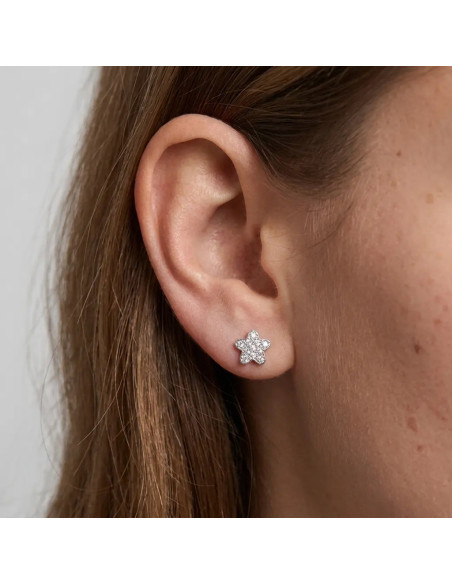 Pendientes de estrella de oro blanco de 18 quilates con circonitas blancas pavé, 0,7 cm - 1,2 g