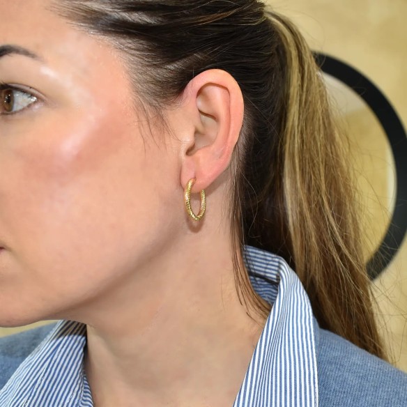 18kt yellow gold knurled hoop earrings