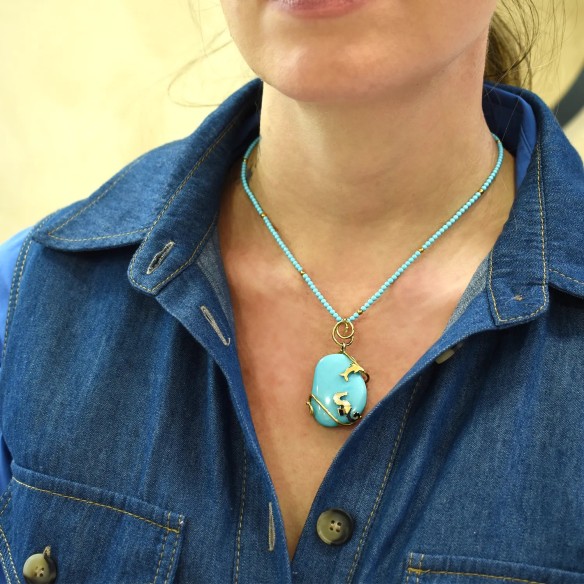 Collana e ciondolo in turchese naturale e oro giallo 18kt