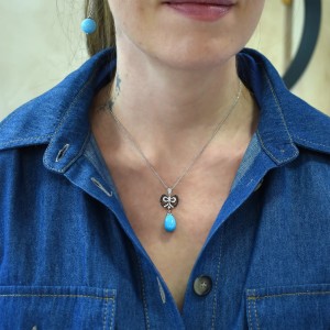 Colgante de oro blanco de 18 kt, diamantes blancos y negros con turquesa natural 2