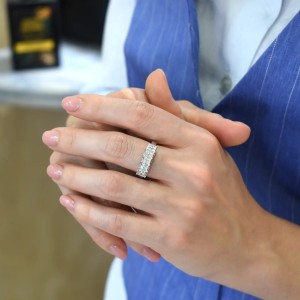 Anello in oro bianco con diamanti taglio princess 2